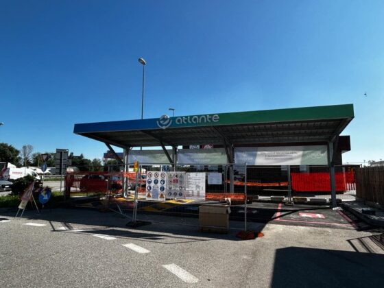 insegne su pensilina